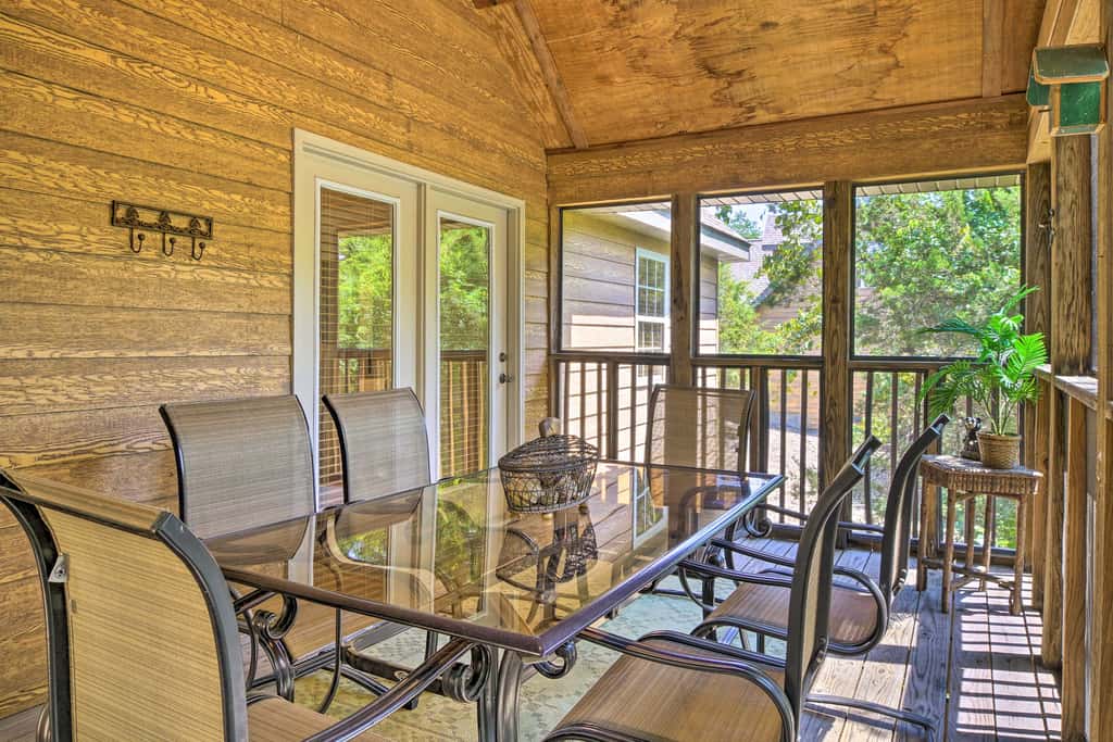Screened Deck: Cozy Branson West Cabin!