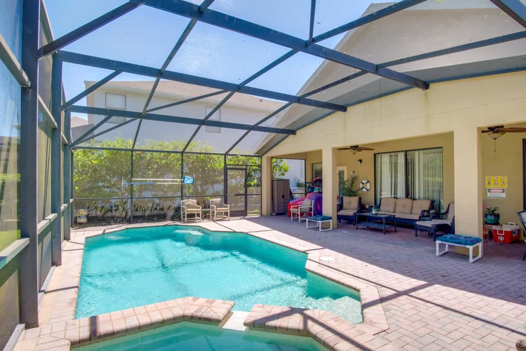 Sunny Villa w/ Lanai: 17 Mi to Disney!
