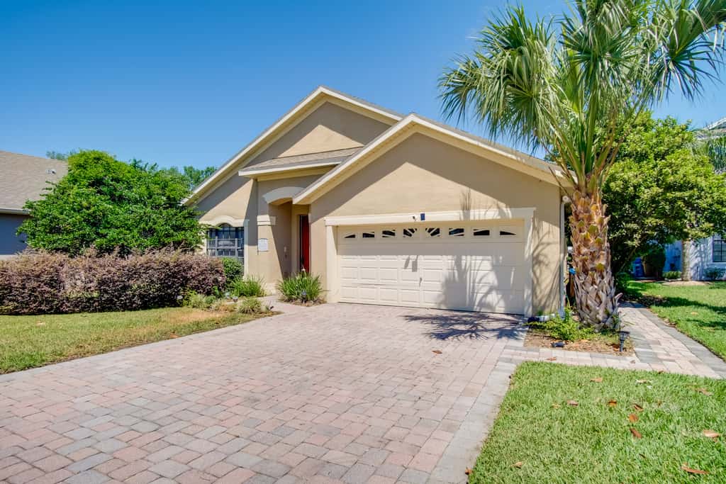 Sunny Villa w/ Lanai: 17 Mi to Disney!
