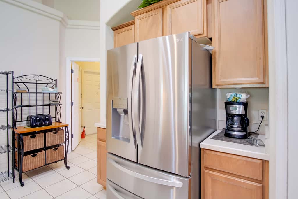 Sunny Villa w/ Lanai: 17 Mi to Disney!