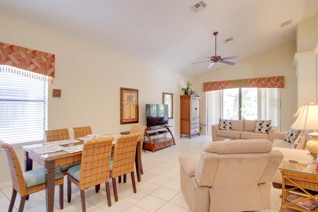 Sunny Villa w/ Lanai: 17 Mi to Disney!