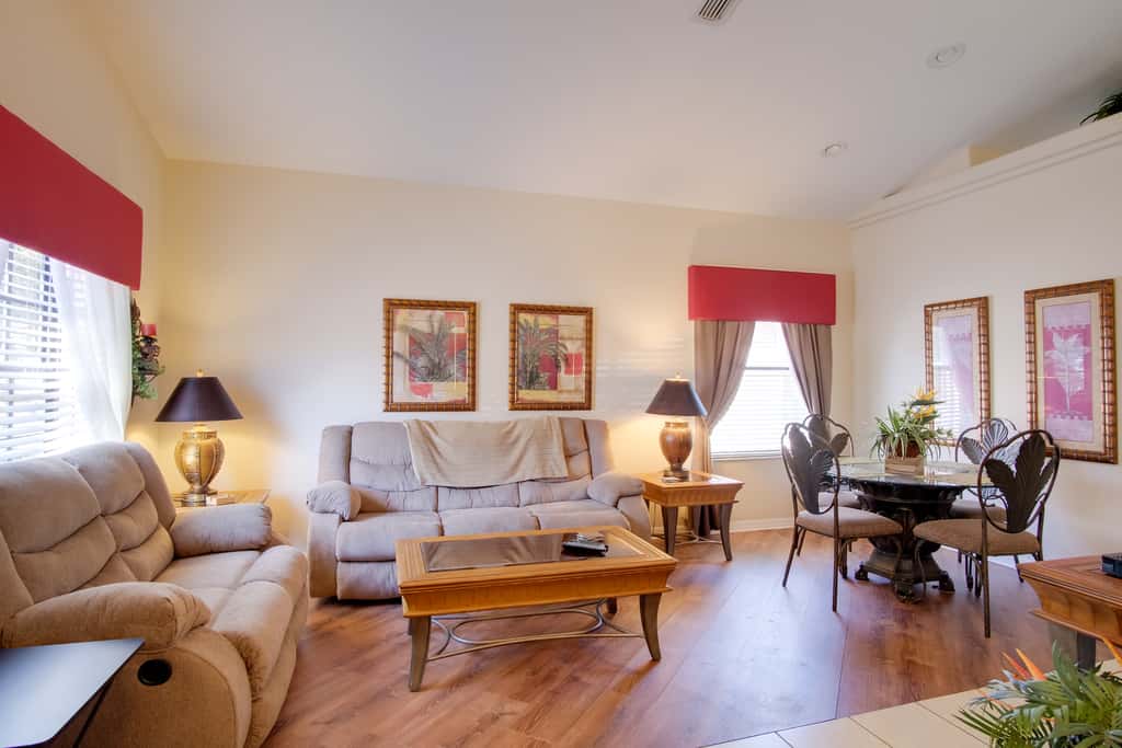 Sunny Villa w/ Lanai: 17 Mi to Disney!
