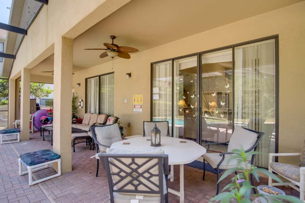 Sunny Villa w/ Lanai: 17 Mi to Disney!