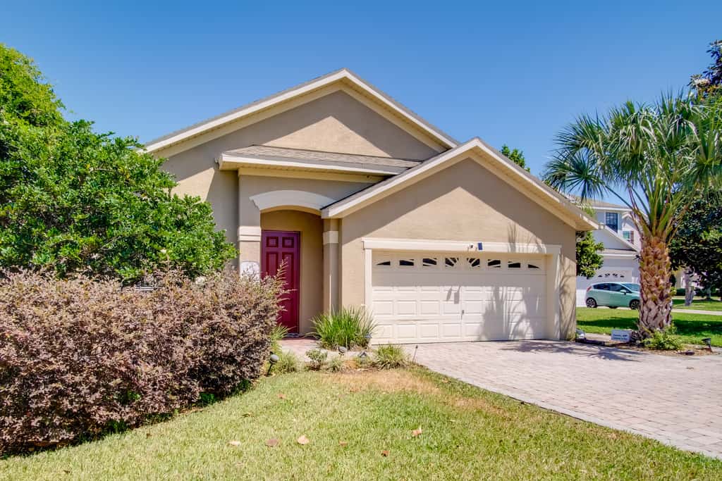 Sunny Villa w/ Lanai: 17 Mi to Disney!