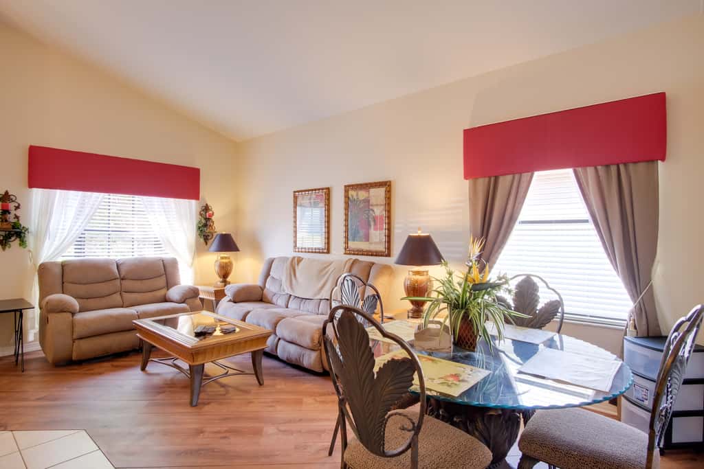 Sunny Villa w/ Lanai: 17 Mi to Disney!