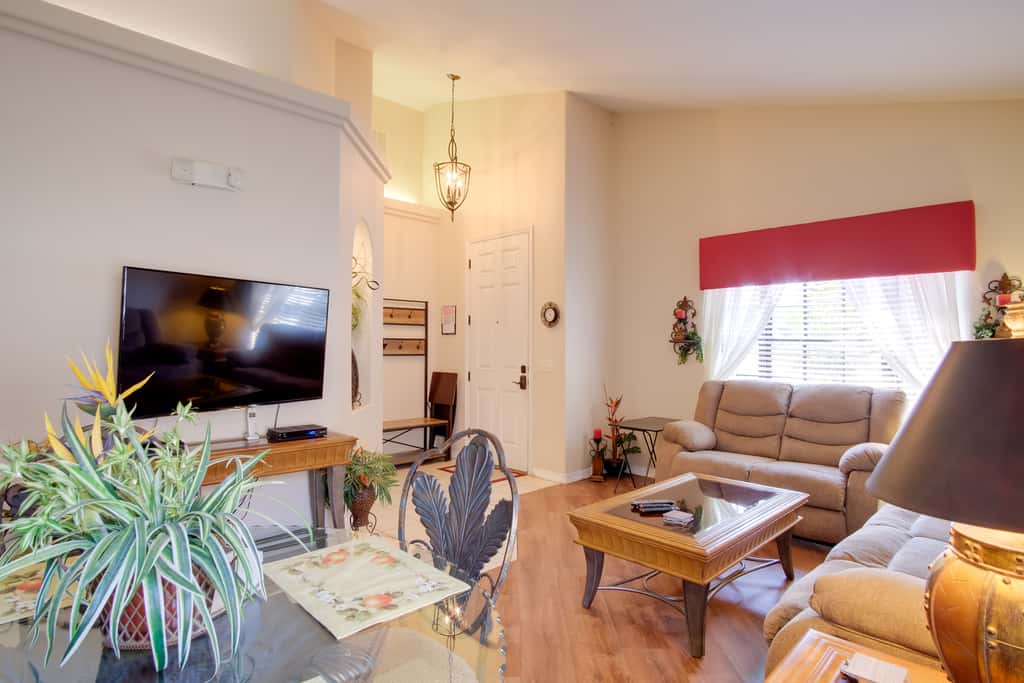Sunny Villa w/ Lanai: 17 Mi to Disney!