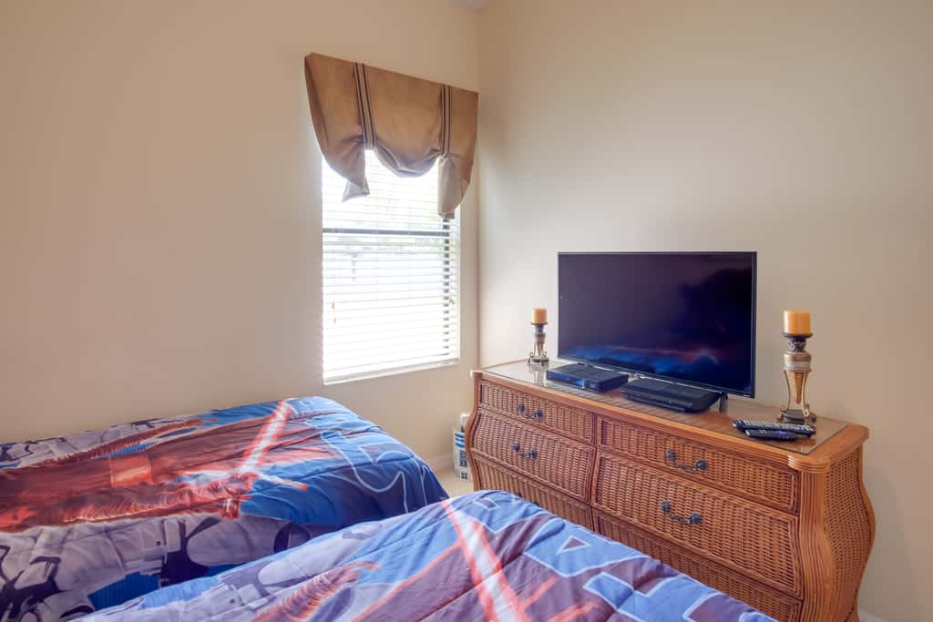 Sunny Villa w/ Lanai: 17 Mi to Disney!