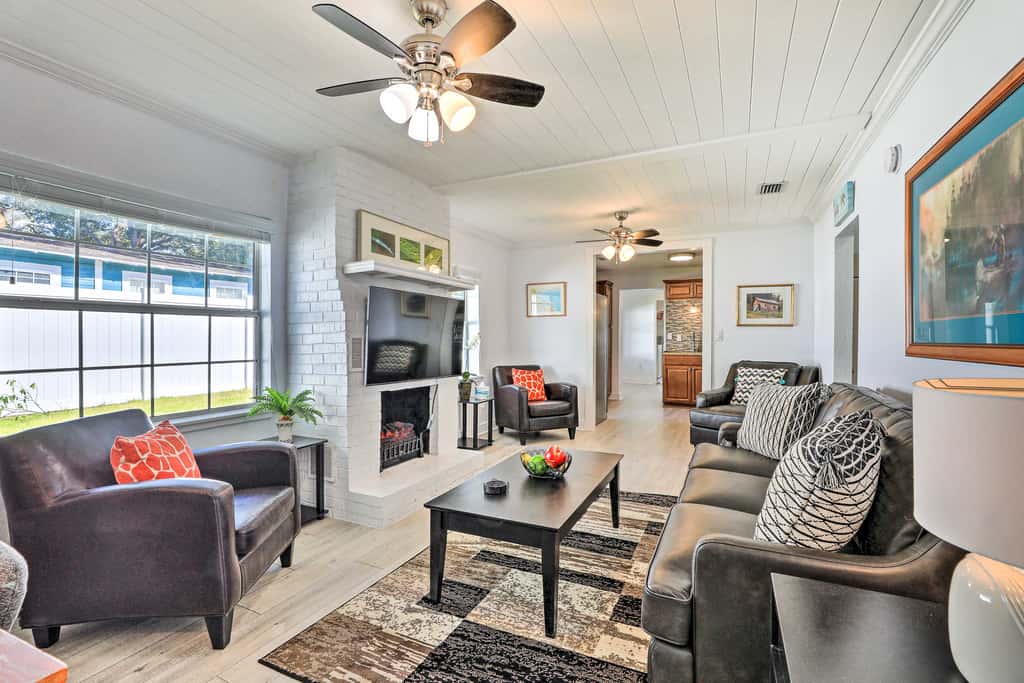 Pet-Friendly Mt Dora Home w/ Fire Pit & Patio