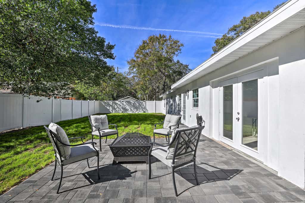Pet-Friendly Mt Dora Home w/ Fire Pit & Patio