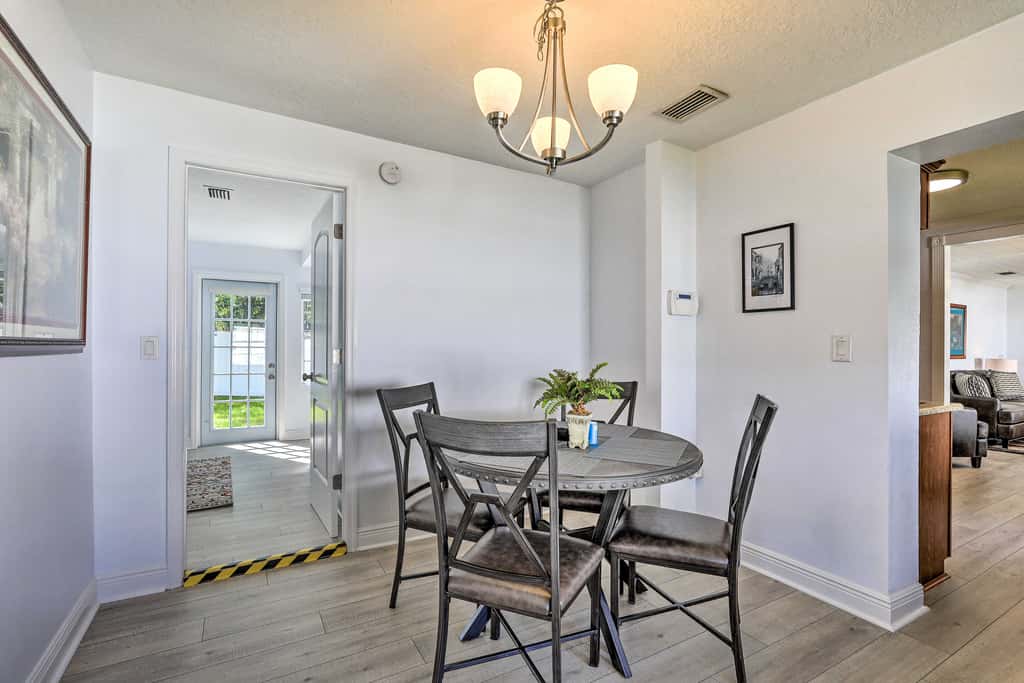 Pet-Friendly Mt Dora Home w/ Fire Pit & Patio