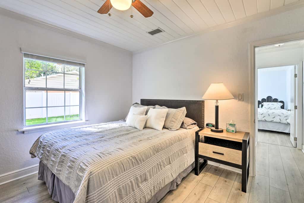 Pet-Friendly Mt Dora Home w/ Fire Pit & Patio