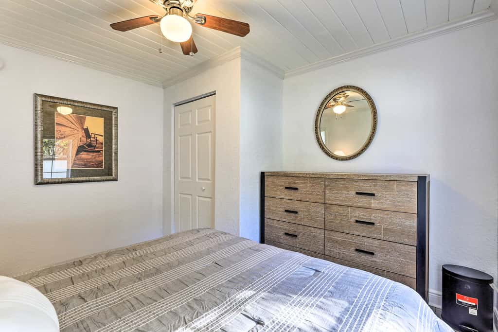 Pet-Friendly Mt Dora Home w/ Fire Pit & Patio