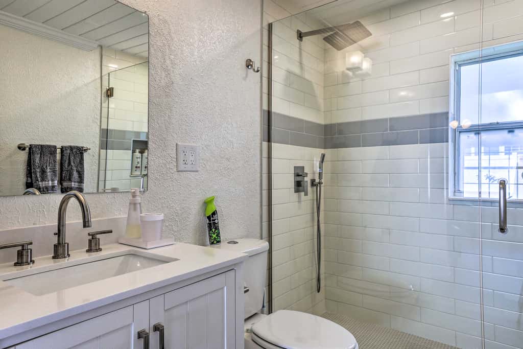 Pet-Friendly Mt Dora Home w/ Fire Pit & Patio