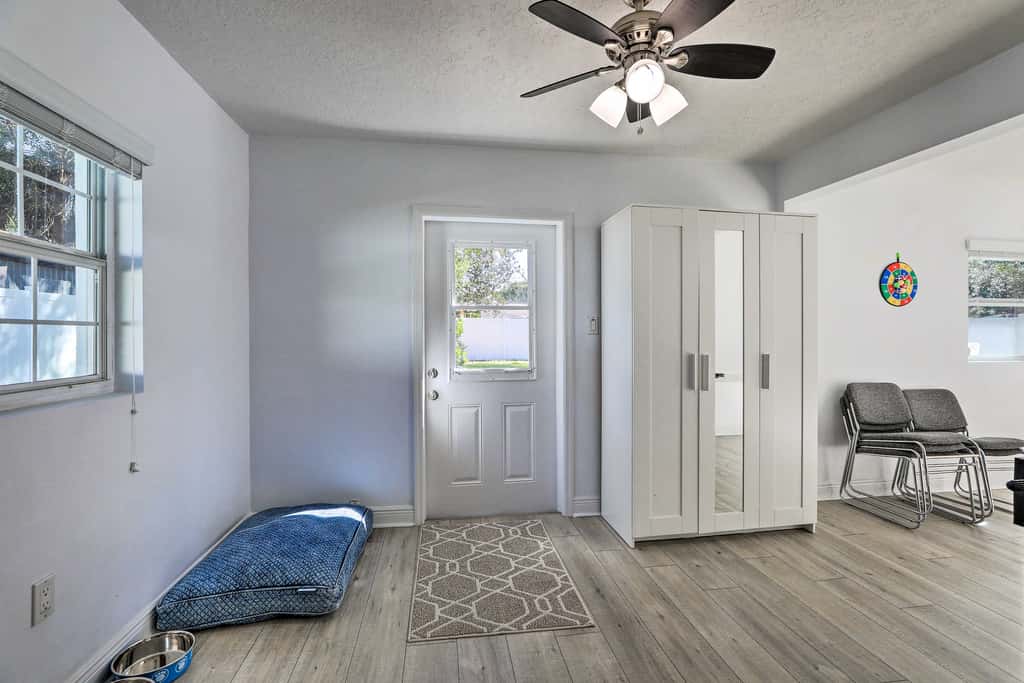 Pet-Friendly Mt Dora Home w/ Fire Pit & Patio