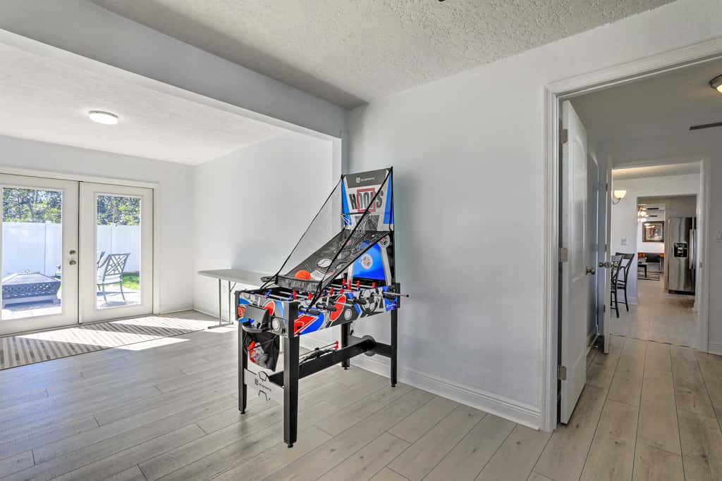Pet-Friendly Mt Dora Home w/ Fire Pit & Patio