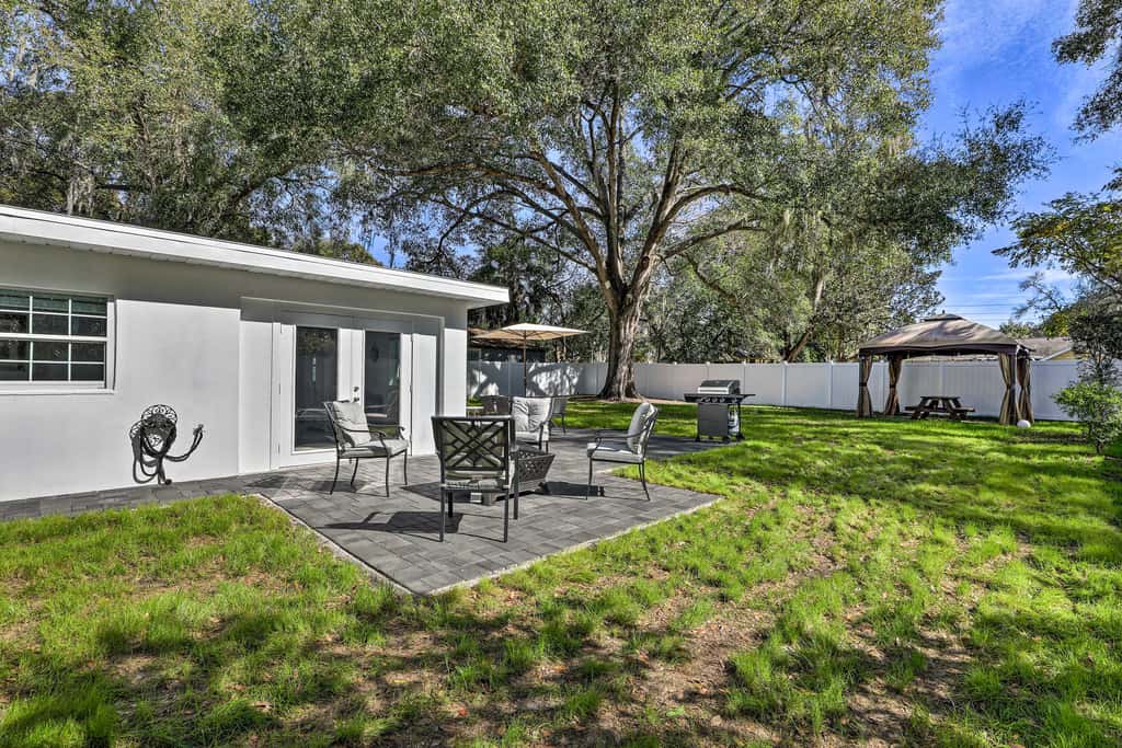 Pet-Friendly Mt Dora Home w/ Fire Pit & Patio