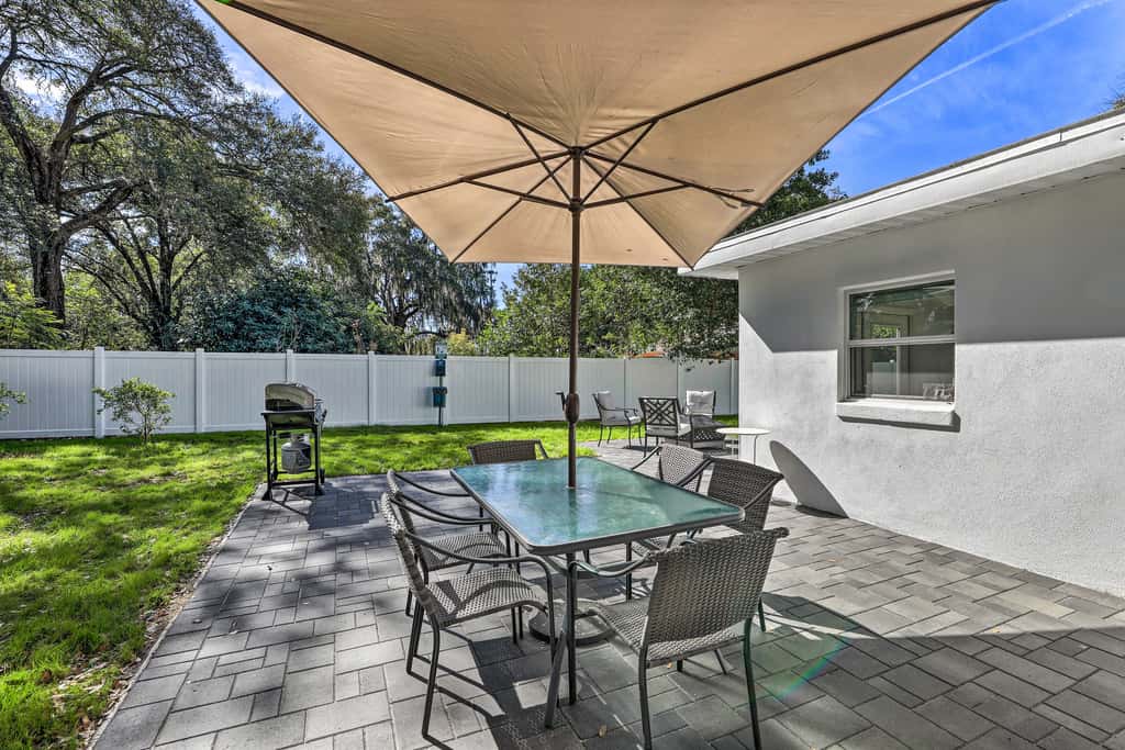 Pet-Friendly Mt Dora Home w/ Fire Pit & Patio