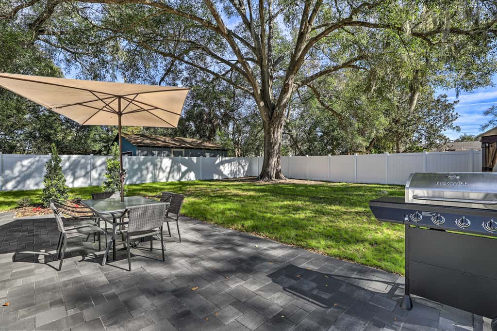 Pet-Friendly Mt Dora Home w/ Fire Pit & Patio