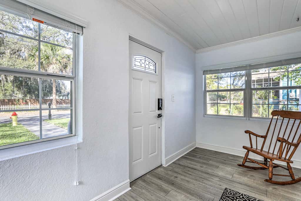 Pet-Friendly Mt Dora Home w/ Fire Pit & Patio