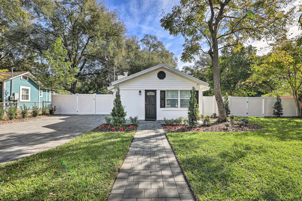Pet-Friendly Mt Dora Home w/ Fire Pit & Patio