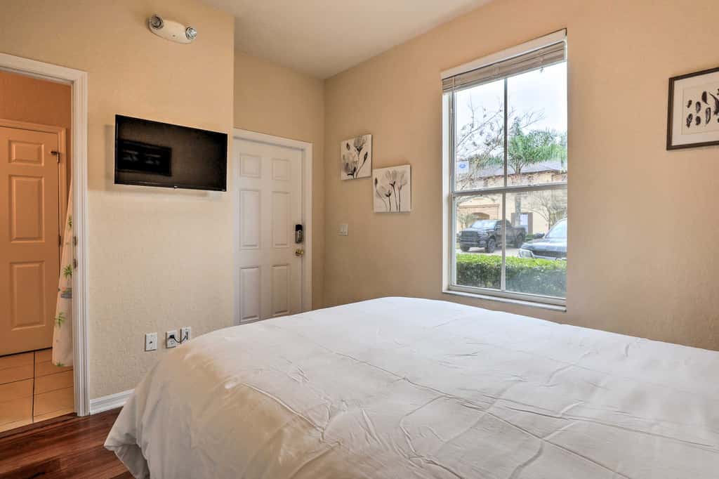 Townhome w/ Resort Amenities in Davenport!
