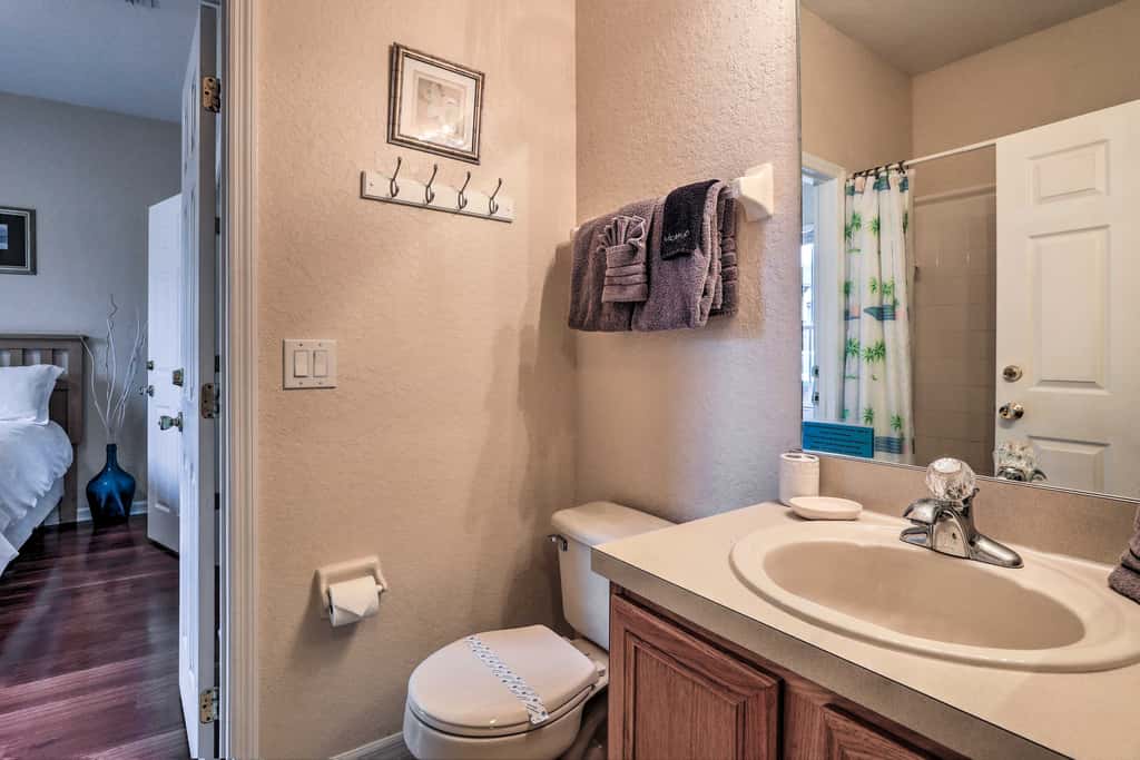 Townhome w/ Resort Amenities in Davenport!