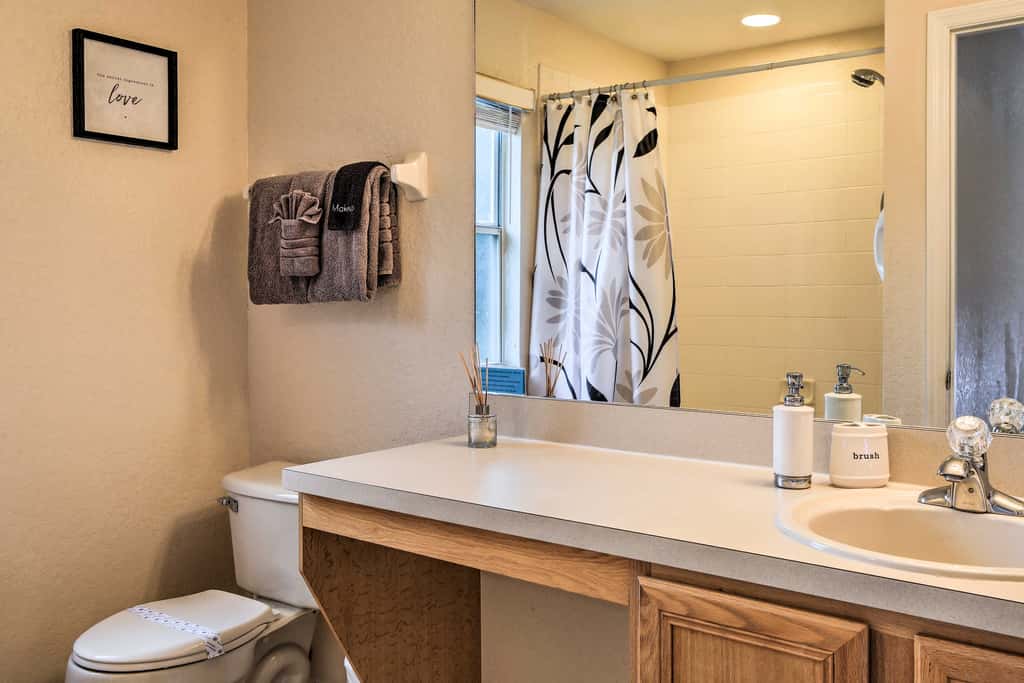 Townhome w/ Resort Amenities in Davenport!