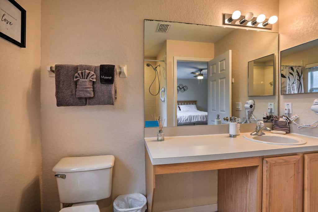 Townhome w/ Resort Amenities in Davenport!