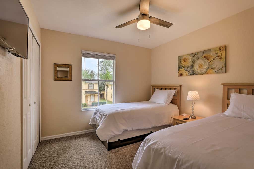 Townhome w/ Resort Amenities in Davenport!