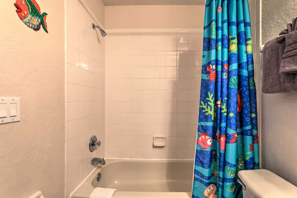 Townhome w/ Resort Amenities in Davenport!