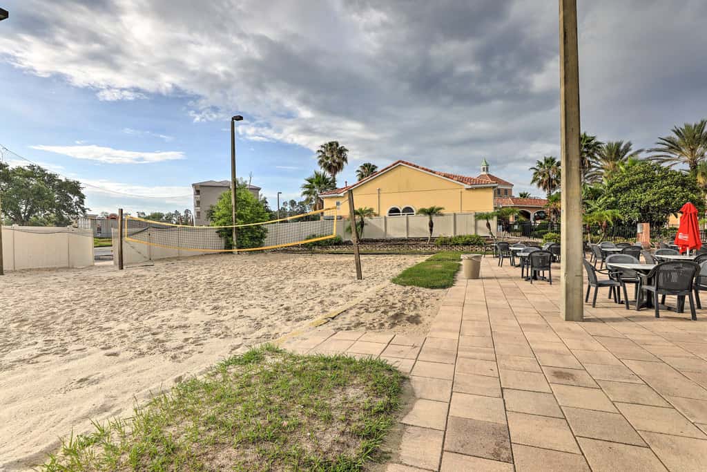 Townhome w/ Resort Amenities in Davenport!