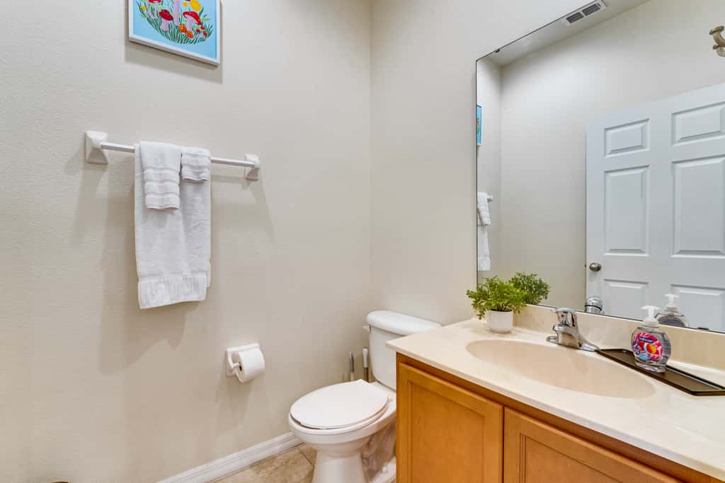 4 Mi to Disney World: Townhome w/ Hot Tub & Lanai!