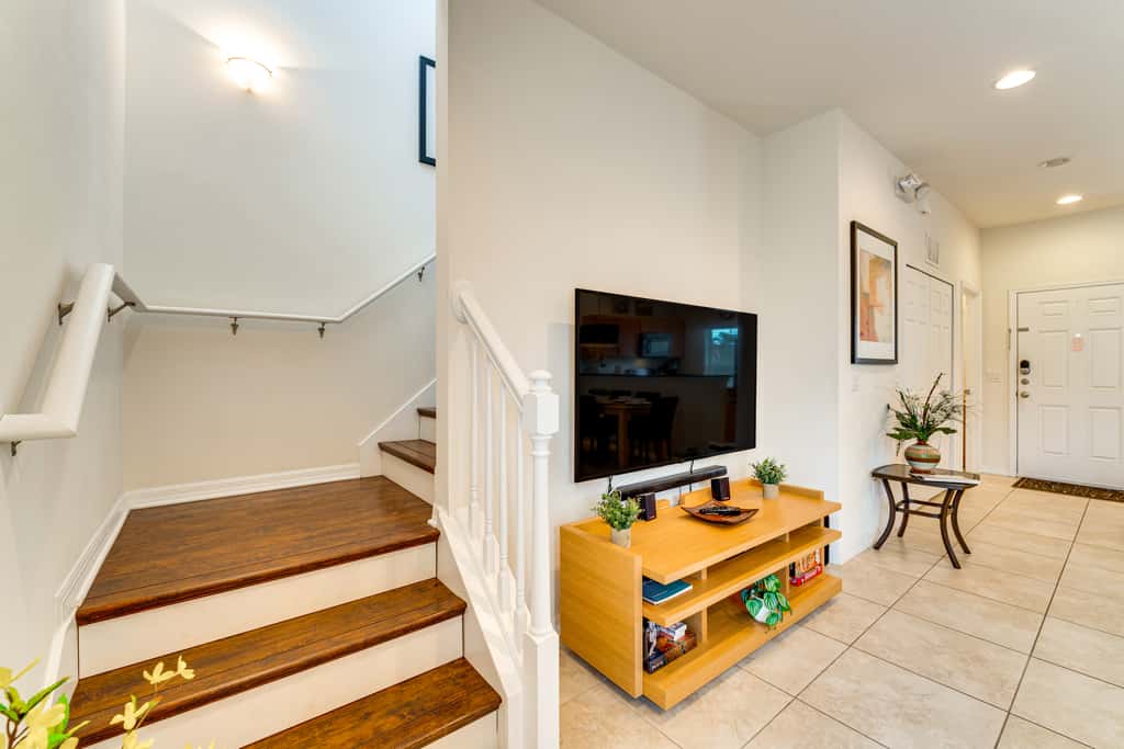4 Mi to Disney World: Townhome w/ Hot Tub & Lanai!