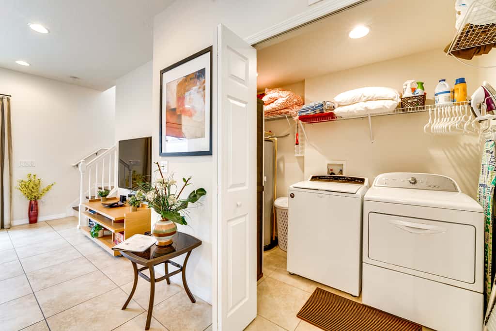 4 Mi to Disney World: Townhome w/ Hot Tub & Lanai!