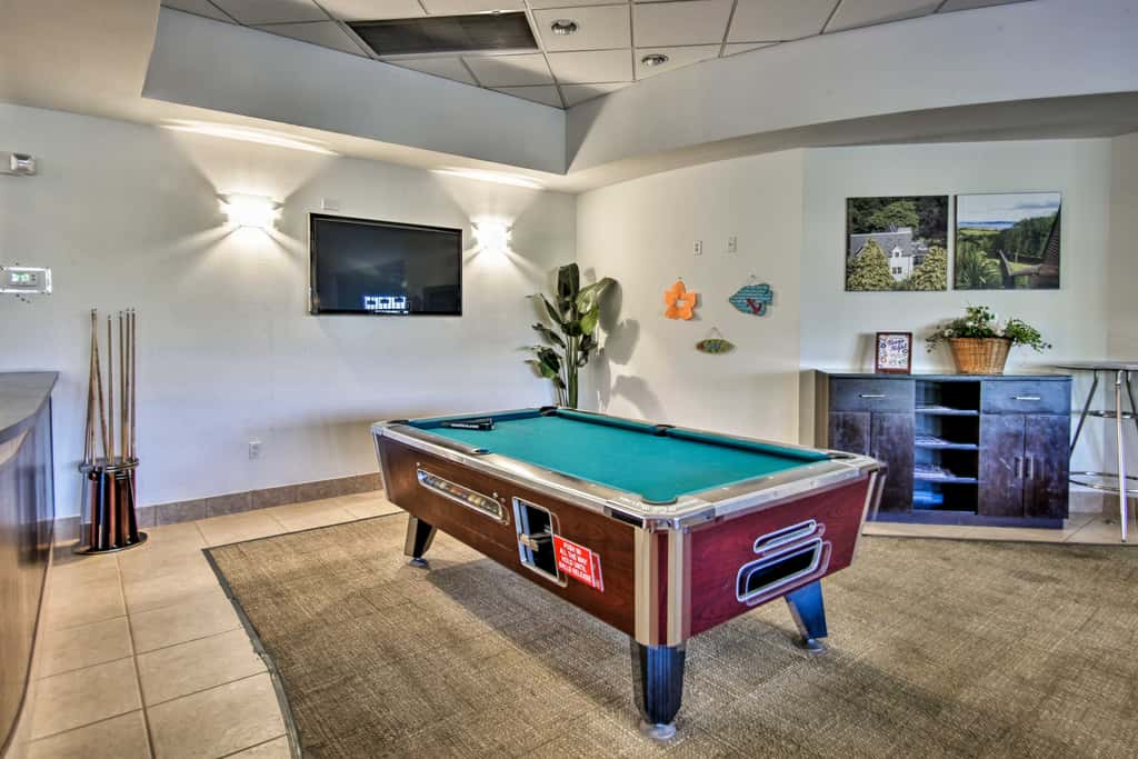 4 Mi to Disney World: Townhome w/ Hot Tub & Lanai!