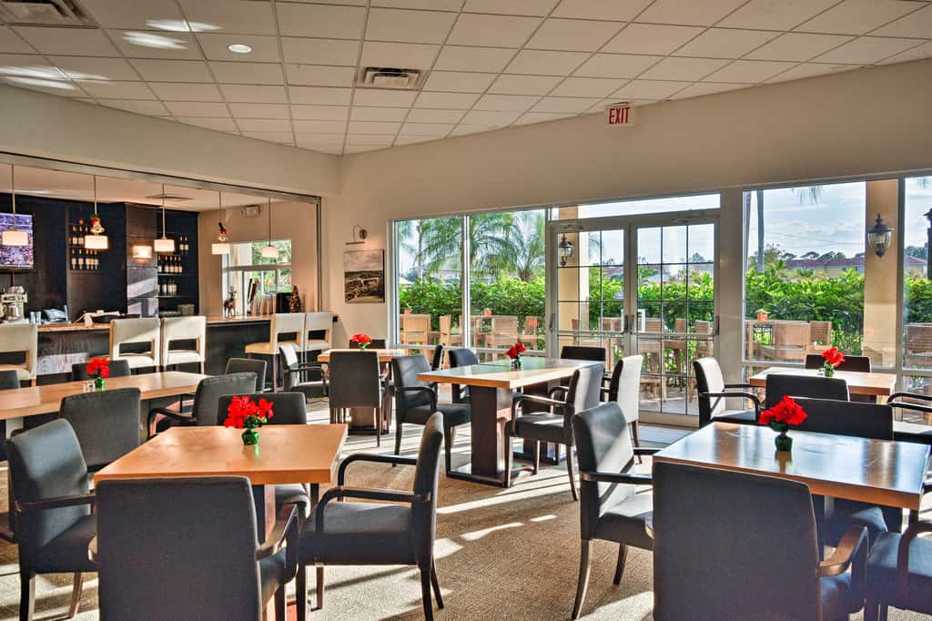 4 Mi to Disney World: Townhome w/ Hot Tub & Lanai!