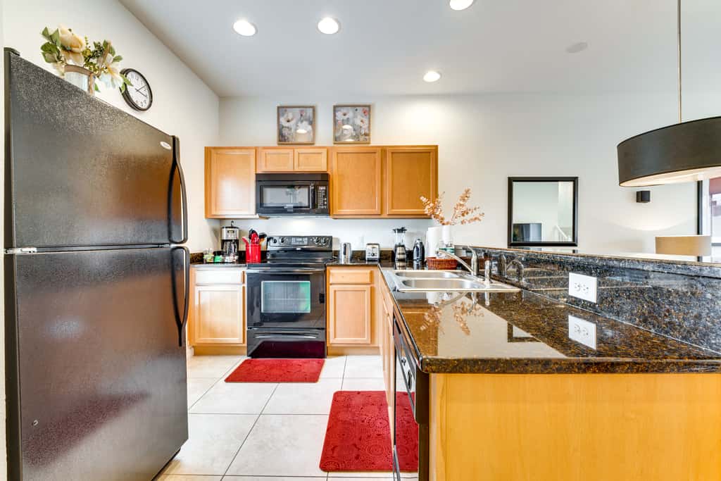 4 Mi to Disney World: Townhome w/ Hot Tub & Lanai!