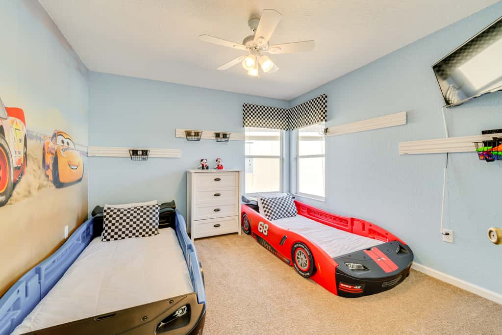 3 Mi to Disney: Family-Friendly Home!