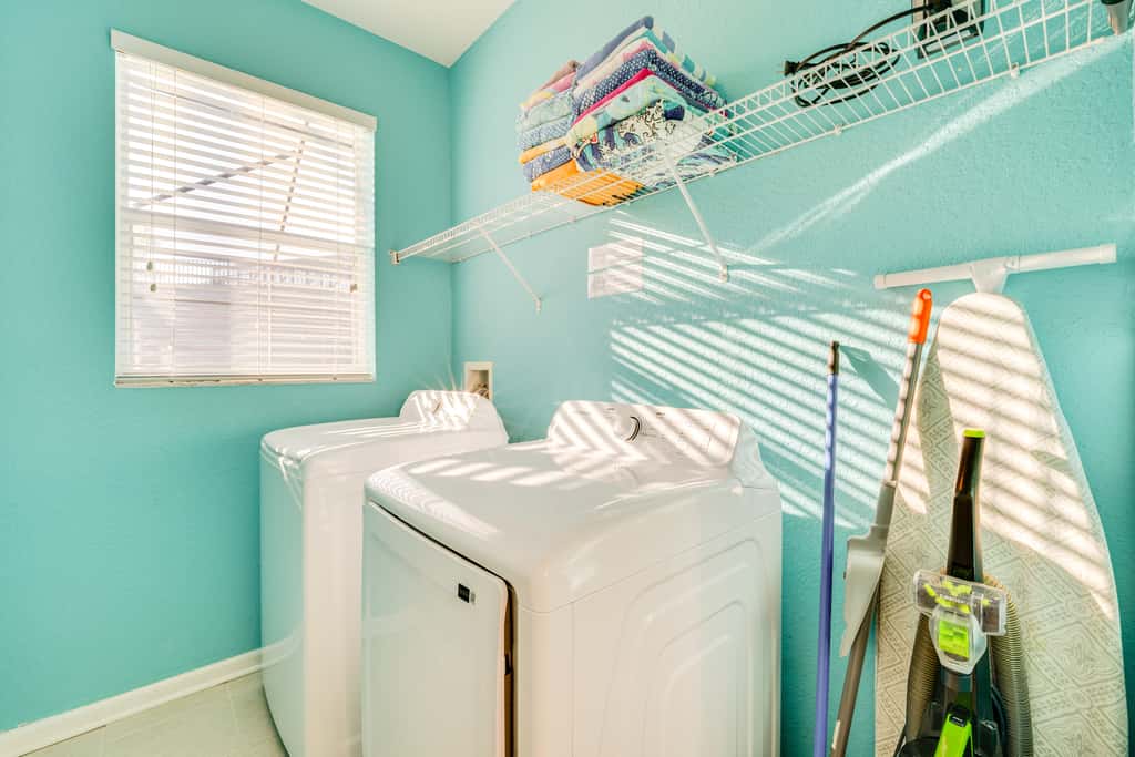 3 Mi to Disney: Family-Friendly Home!