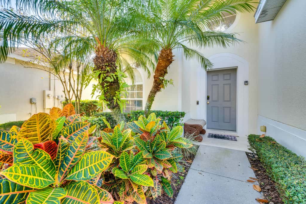 3 Mi to Disney: Family-Friendly Home!