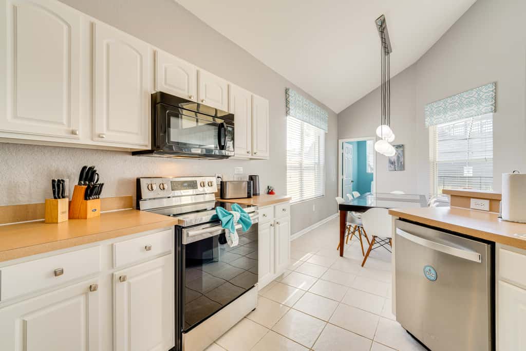3 Mi to Disney: Family-Friendly Home!