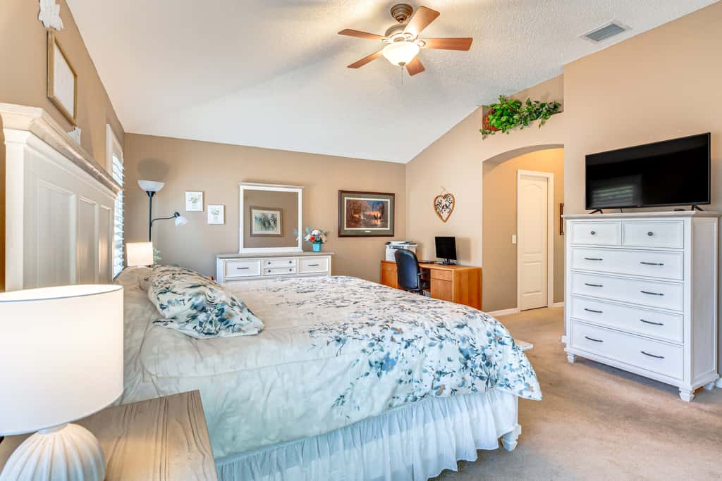 2 Mi to Lake Sumter Landing: Spacious Golf Retreat
