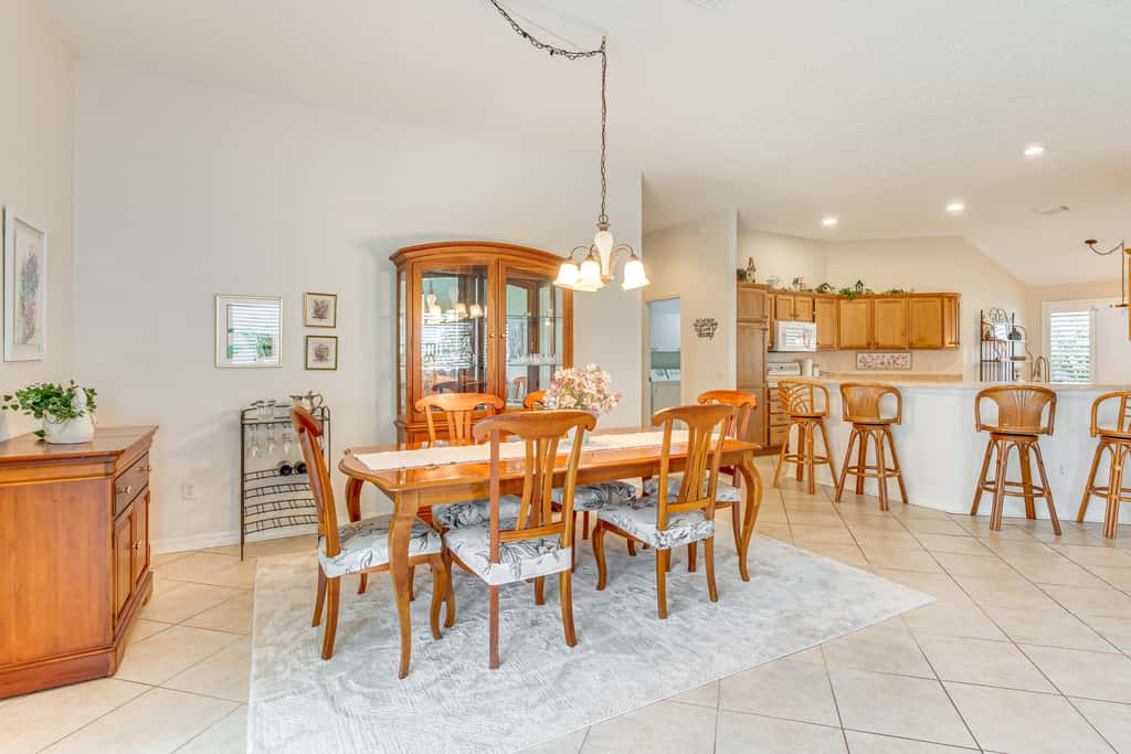 2 Mi to Lake Sumter Landing: Spacious Golf Retreat