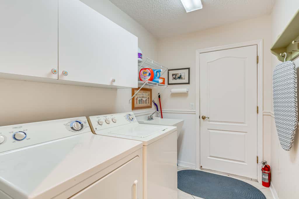2 Mi to Lake Sumter Landing: Spacious Golf Retreat