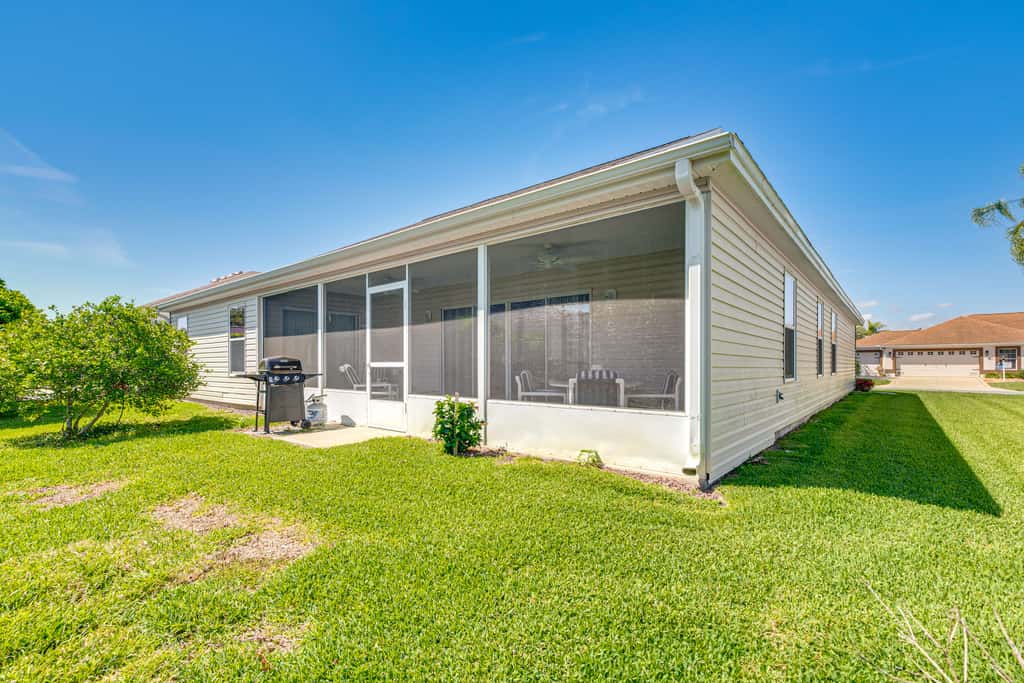 2 Mi to Lake Sumter Landing: Spacious Golf Retreat