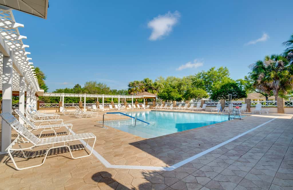2 Mi to Lake Sumter Landing: Spacious Golf Retreat
