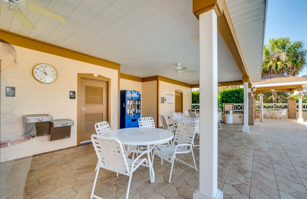 2 Mi to Lake Sumter Landing: Spacious Golf Retreat