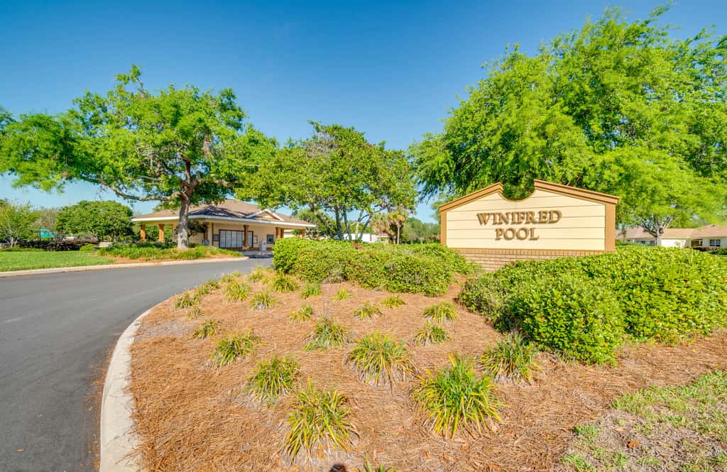 2 Mi to Lake Sumter Landing: Spacious Golf Retreat