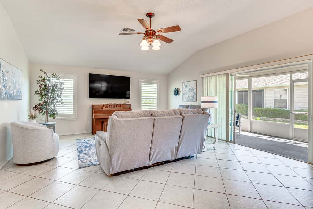 2 Mi to Lake Sumter Landing: Spacious Golf Retreat