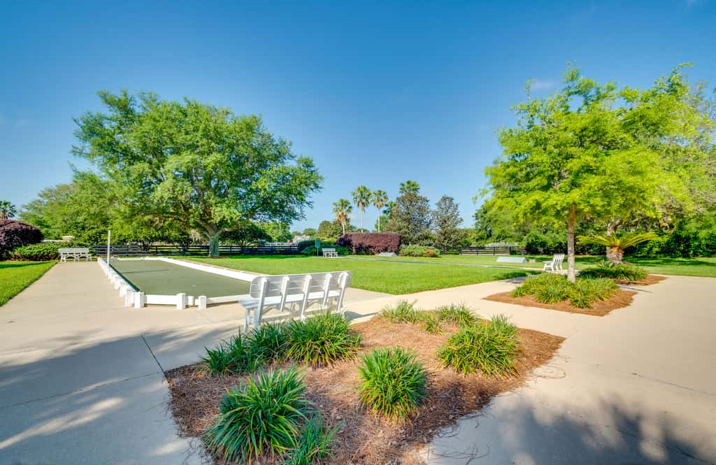 2 Mi to Lake Sumter Landing: Spacious Golf Retreat
